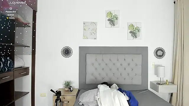 Kylie2211 online show from September 12, 2025, 2:01 am