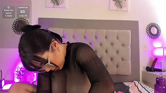 Kylie2211 online show from March 6, 2025, 5:11 pm