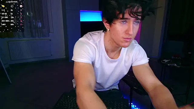 Snapshot of ChristianLevine_ chatting on June 5, 2026, 8:14 pm ChristianLevine online show from June 5, 2026, 8:14 pm