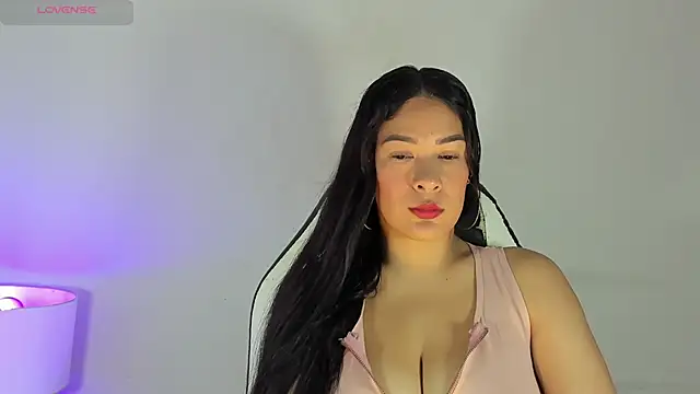 bella hadid1  online show from February 10, 2025, 11:36 am