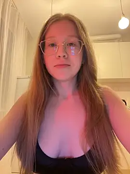 Eva Weyne online show from March 7, 2025, 5:28 pm