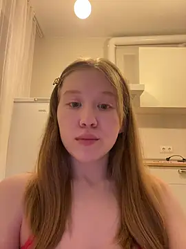 Snapshot of Eva_Weyne chatting on April 24, 2026, 8:11 pm Eva Weyne online show from April 24, 2026, 8:11 pm