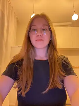 Eva Weyne online show from November 4, 2025, 8:01 pm