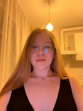 Eva Weyne online show from November 3, 2025, 8:23 pm