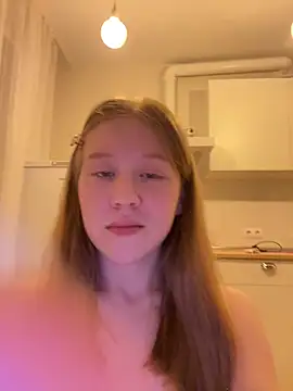 Snapshot of Eva_Weyne chatting on April 28, 2026, 9:19 pm Eva Weyne online show from April 28, 2026, 9:19 pm