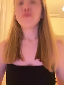 Snapshot of Eva_Weyne chatting on May 26, 2026, 8:51 pm Eva Weyne online show from May 26, 2026, 8:51 pm
