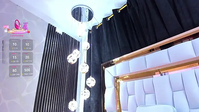 SarayRoyse online show from March 8, 2026, 7:50 pm