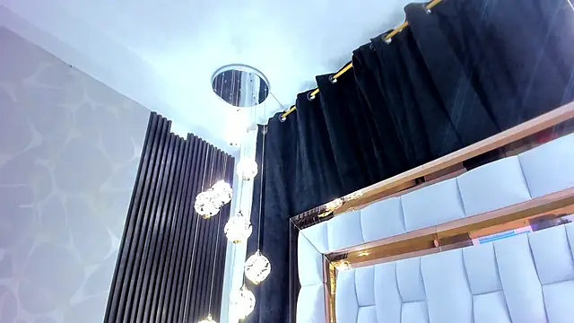 SarayRoyse online show from November 3, 2025, 7:39 pm