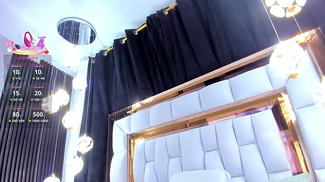 SarayRoyse online show from October 28, 2025, 7:24 pm