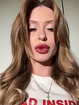 Sweet  Milly online show from December 17, 2025, 12:43 pm