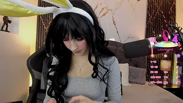 Snapshot of devlin_violett chatting on April 5, 2026, 11:39 am devlin violett online show from April 5, 2026, 11:39 am