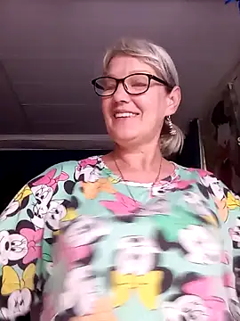 Snapshot of irinamaux chatting on June 3, 2026, 6:25 am irinamaux online show from June 3, 2026, 6:25 am