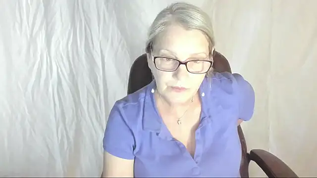 irinamaux online show from March 22, 2025, 2:58 pm