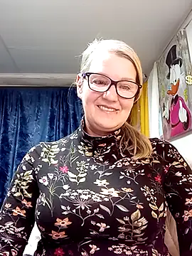 irinamaux online show from April 2, 2026, 4:02 pm