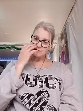 irinamaux online show from November 26, 2025, 7:52 am