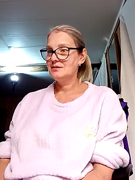 irinamaux online show from October 27, 2025, 4:52 pm