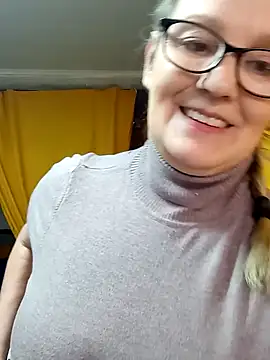 irinamaux online show from March 13, 2026, 3:06 pm