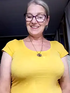 irinamaux online show from October 8, 2025, 2:13 am