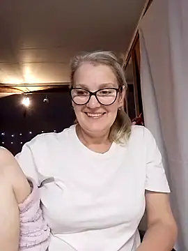 irinamaux online show from November 6, 2025, 6:56 pm