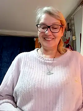 Snapshot of irinamaux chatting on May 16, 2026, 6:34 am irinamaux online show from May 16, 2026, 6:34 am