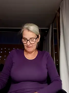 irinamaux online show from September 30, 2025, 5:08 pm