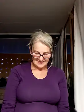 irinamaux online show from October 1, 2025, 7:18 pm