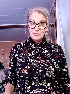 irinamaux online show from September 29, 2025, 12:33 pm