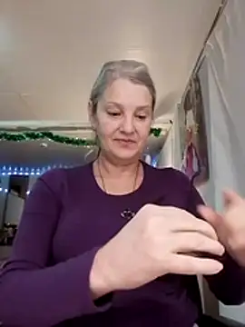 irinamaux online show from November 27, 2025, 6:25 am