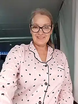 irinamaux online show from November 21, 2025, 6:56 am