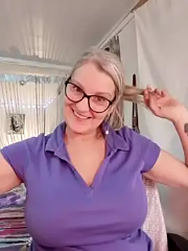 irinamaux online show from December 14, 2025, 10:43 am