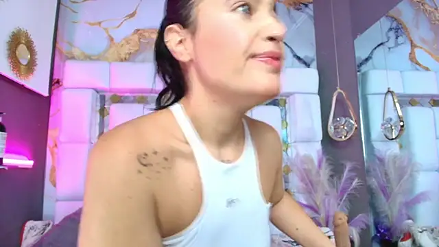 emily madrid online show from January 10, 2026, 5:36 am