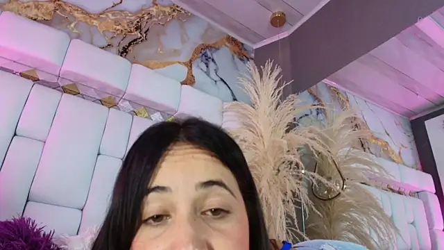 emily madrid online show from November 23, 2025, 5:50 am