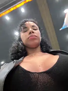 Snapshot of Brunettexio chatting on March 14, 2025, 5:05 am Brunettexio online show from March 14, 2025, 5:05 am