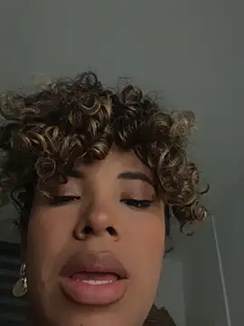 Snapshot of Brunettexio chatting on November 13, 2025, 3:21 am Brunettexio online show from November 13, 2025, 3:21 am