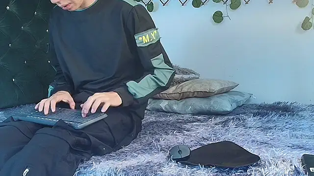 Levii Ackermann online show from March 20, 2025, 2:32 pm