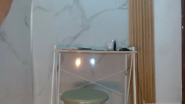 Snapshot of mollyguns chatting on October 18, 2025, 7:16 pm mollyguns online show from October 18, 2025, 7:16 pm