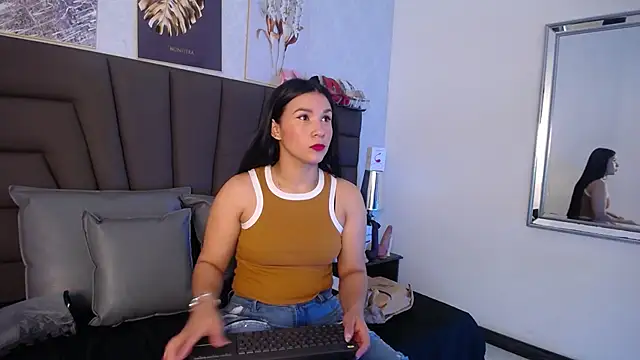 Sofi Perez  online show from April 10, 2026, 11:17 am