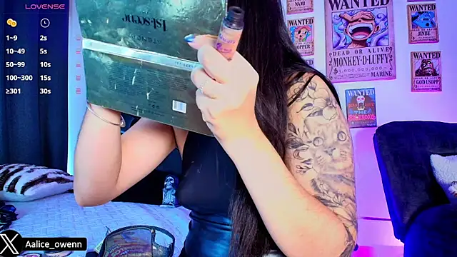 Aliceowenn online show from October 14, 2025, 9:15 pm