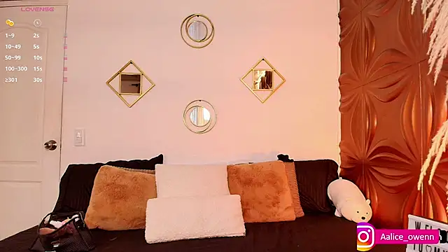 Aliceowenn online show from October 9, 2025, 9:15 pm