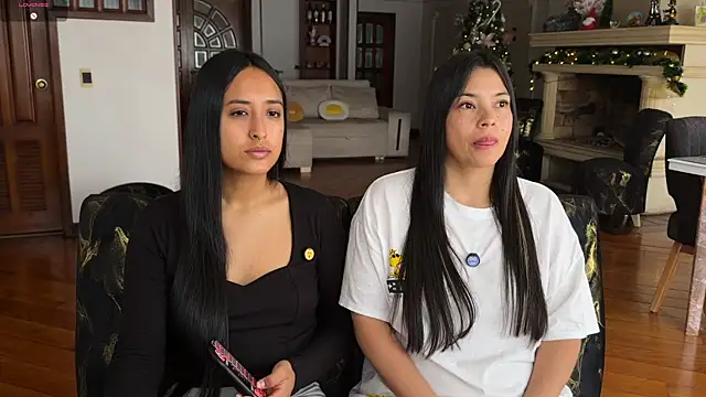 2SummerLove1 online show from November 25, 2025, 2:28 pm