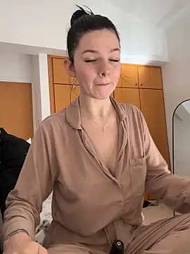 Snapshot of RoxiBlack chatting on February 21, 2026, 7:32 am RoxiBlack online show from February 21, 2026, 7:32 am