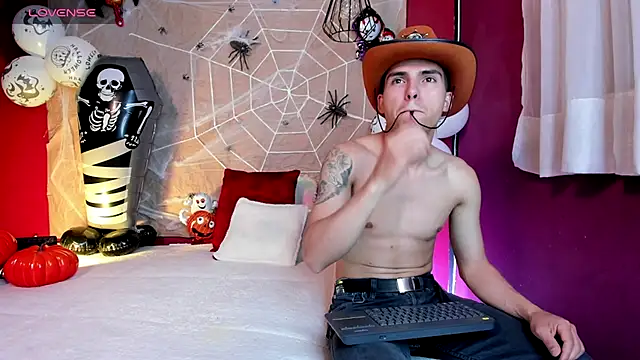  Tattoo Couple online show from October 28, 2025, 2:38 pm