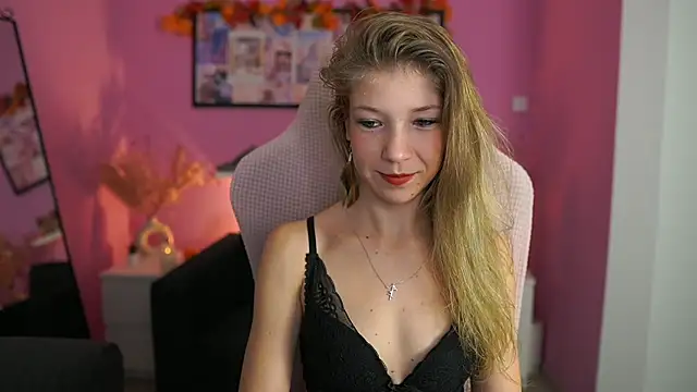 missicute online show from December 1, 2025, 7:37 pm