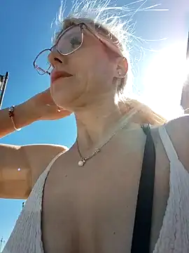 blondyruby online show from May 13, 2026, 8:43 am