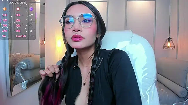 AzuraKindong online show from October 15, 2025, 7:11 pm