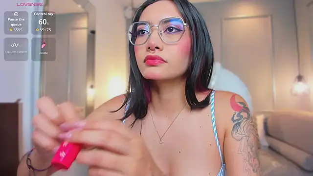 Snapshot of AzuraKindong chatting on February 12, 2026, 7:13 pm AzuraKindong online show from February 12, 2026, 7:13 pm