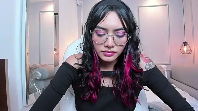 AzuraKindong online show from March 22, 2025, 1:32 am