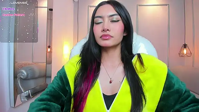 AzuraKindong online show from October 16, 2025, 7:33 pm