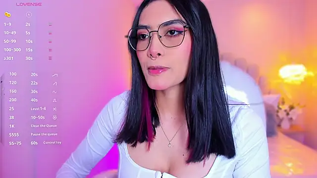 Snapshot of AzuraKindong chatting on April 23, 2026, 7:04 pm AzuraKindong online show from April 23, 2026, 7:04 pm