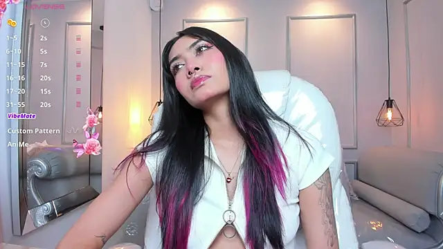 AzuraKindong online show from October 24, 2025, 7:24 pm